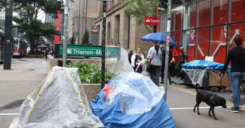 Morador de rua é encontrado morto após noite fria em SP