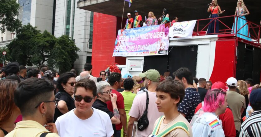 Caminhada trans em São Paulo pede políticas e cobra ação contra mortes
