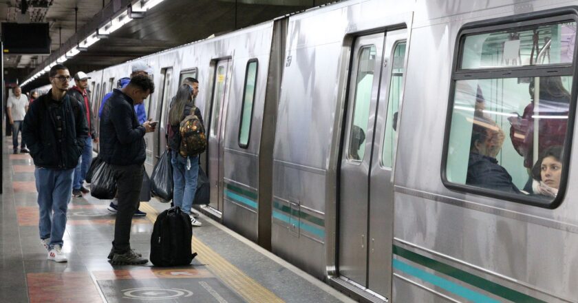 Governo de São Paulo aceita proposta de liberar catracas no metrô