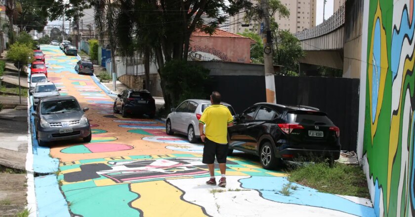 Moradores de São Paulo decoraram rua para a Copa do Mundo