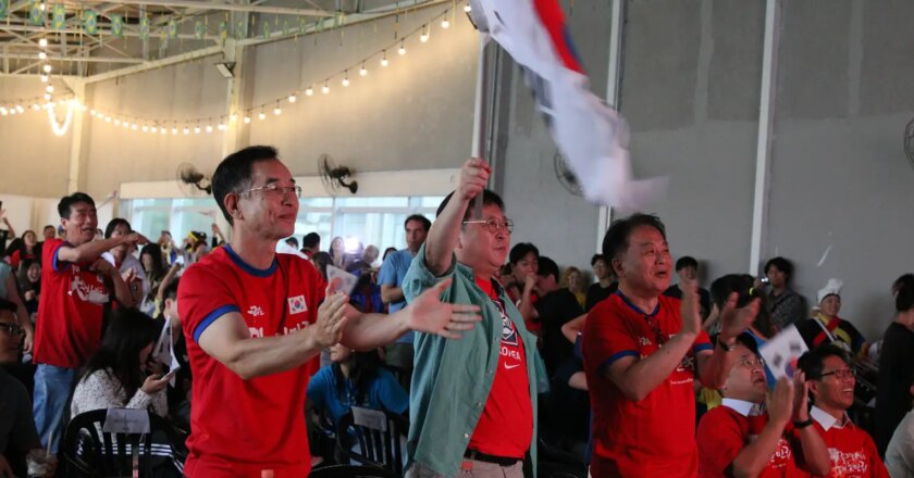 Sul-coreanos em SP lamentam derrota mas vibram com gols do Brasil