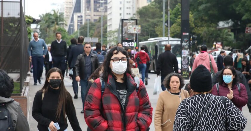 Brasil registra 12,6 mil novos casos de covid-19 em 24 horas