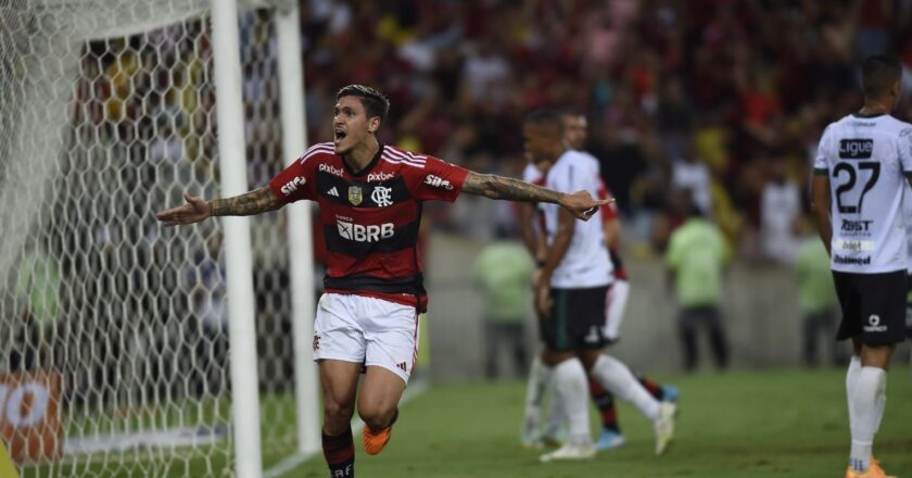 Flamengo goleia Maringá para se garantir nas oitavas da Copa do Brasil