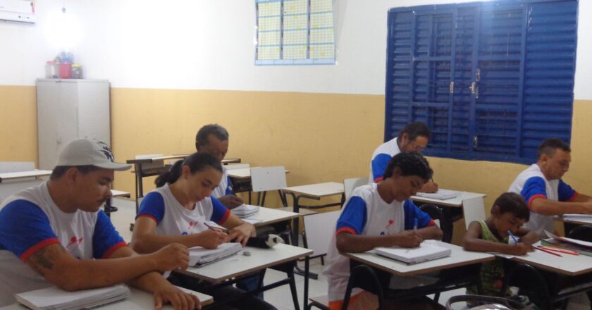 SP: fechamento de turmas dificulta retorno de adultos à educação