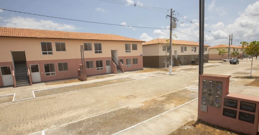Após anos de espera, conjuntos habitacionais são entregues na Bahia