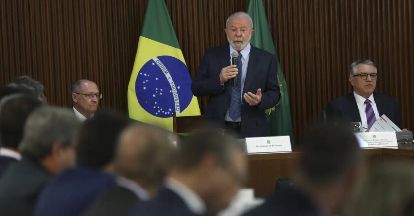 Lula acerta criação de plano comum de obras com governadores