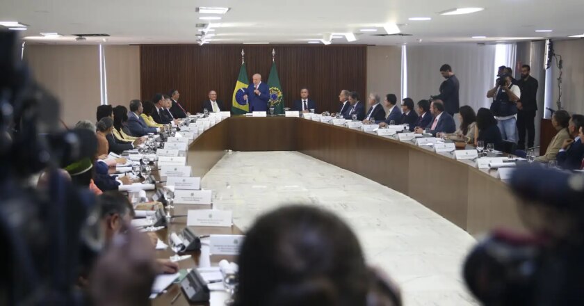 Lula defende salto de qualidade na educação, cultura e saúde