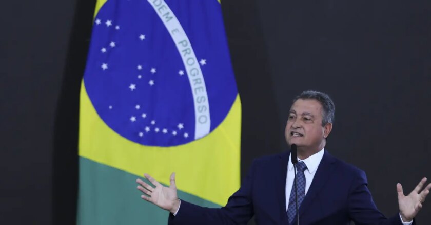 “Vai ser o ritmo da correria”, afirma Rui Costa ao assumir Casa Civil