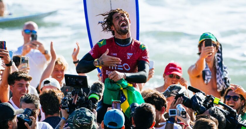 Brasileiro João Chianca vence etapa de Portugal do Mundial de surfe
