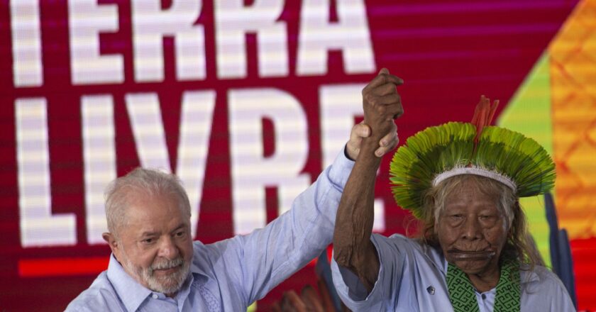 Lula diz que vai demarcar o maior número possível de terras indígenas