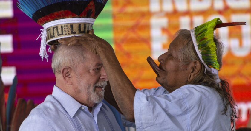 Lula assina demarcação de seis terras indígenas