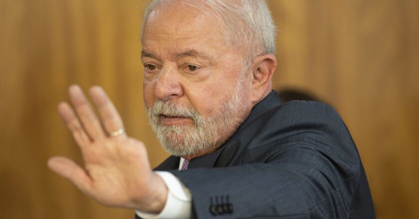 Lula viaja a Londres para coroação de Charles III