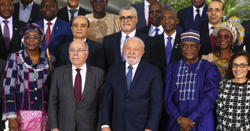 Governo deve atualizar sua política para continente africano, diz Lula