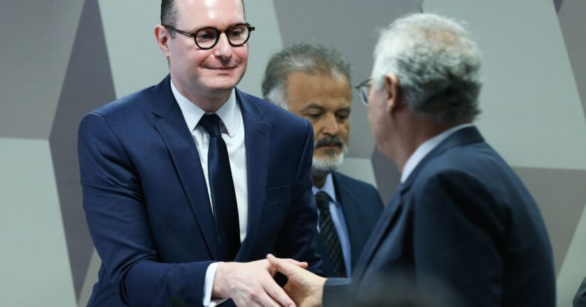 CCJ do Senado aprova indicação de Cristiano Zanin para vaga no STF