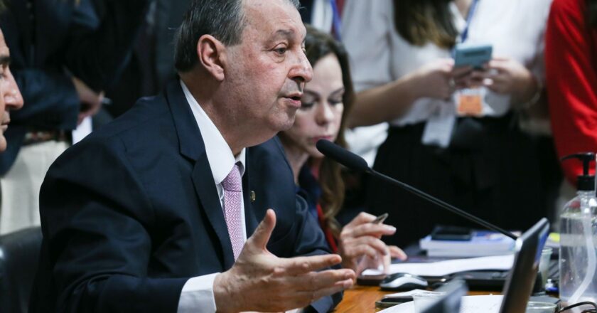 Votação do arcabouço fiscal na CAE é adiada para quarta-feira