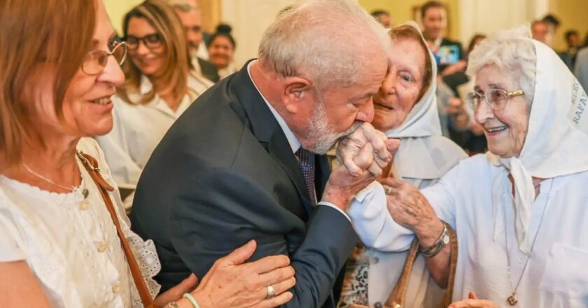 Argentina: Lula encontra mães e avós da Praça de Maio