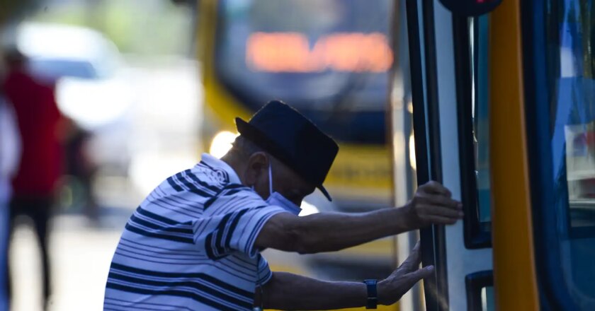 Gratuidade no transporte público é aprovada para idosos em São Paulo