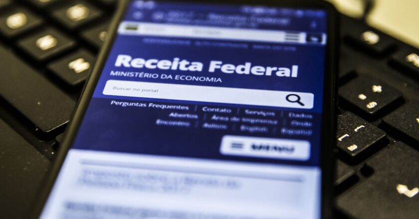 Fim da obrigatoriedade de declarar ações no IR exige atenção