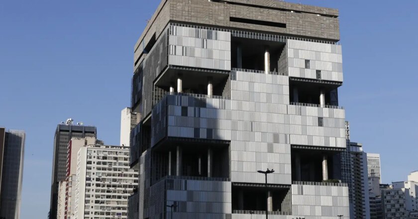 Petrobras and 7 other companies removed from privatization program