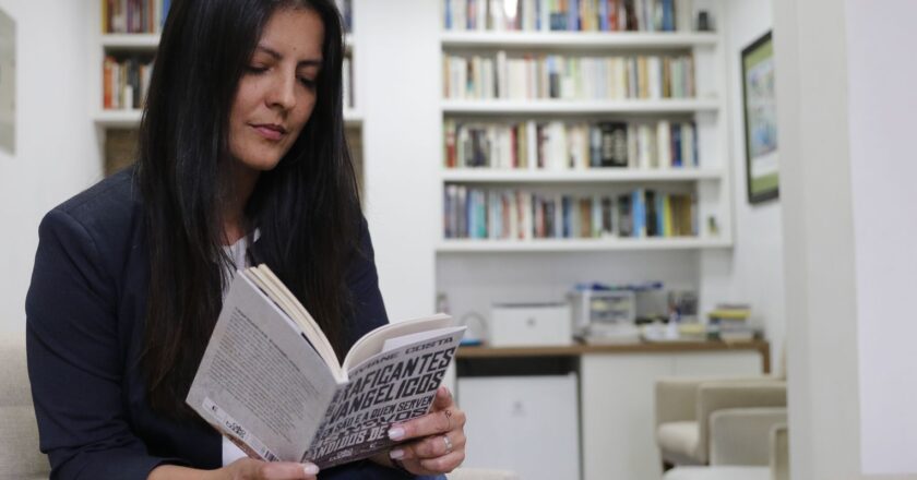 Pesquisa aborda relação entre fé e crime no contexto do tráfico