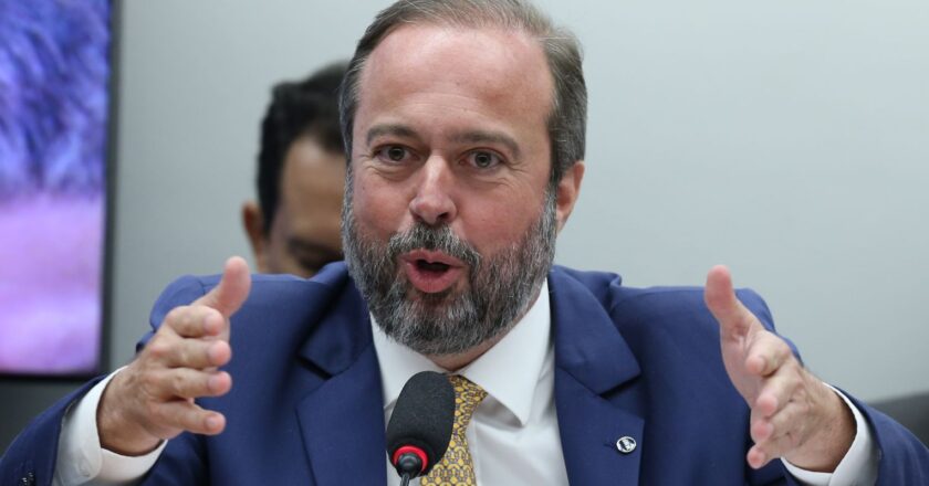 Reestatização da Eletrobras não está em pauta, diz ministro