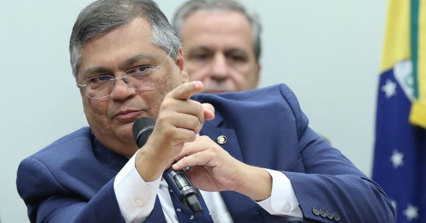 Só teremos escolas seguras com regulação da internet, diz ministro