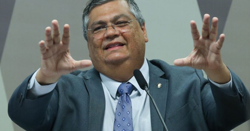 Dino: pacificação do país tem de ser centrada no respeito à lei