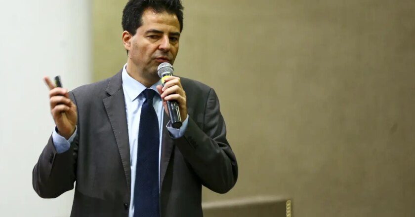 Ministro defende aperfeiçoamento de marcos legais do setor energético