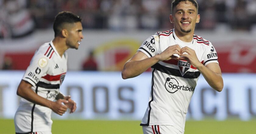 São Paulo faz 2 a 0 no Internacional e sobe para o G4 do Brasileirão