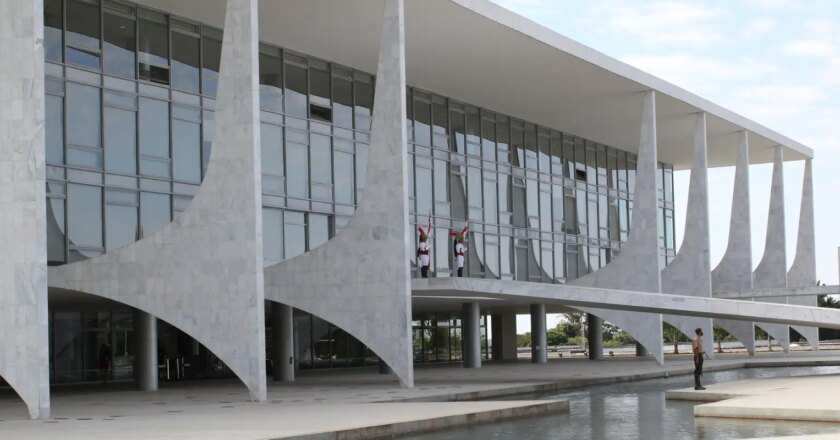 Brasil: Divulgan gastos con tarjeta corporativa de expresidentes