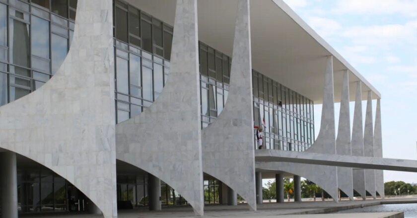 Lula y Macron hablan de democracia y medio ambiente por teléfono