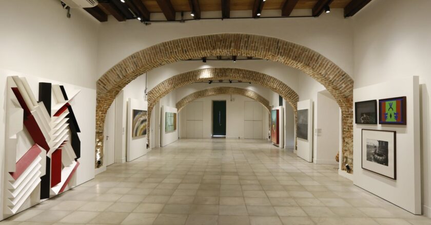 Brasilidade une 14 artistas em exposição no Convento do Carmo no Rio