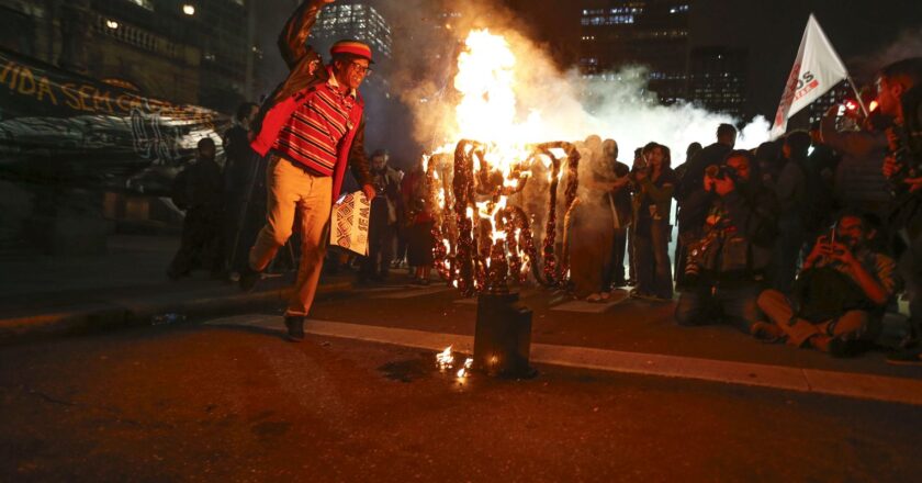 Centro de SP tem manifestação pela tarifa zero no transporte coletivo