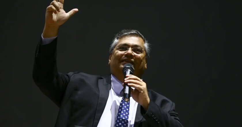 Reação a golpismo foi “qualitativamente superior” à dos EUA, diz Dino