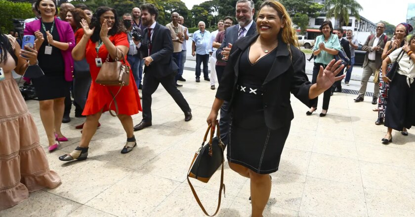 EBC reencontrará seu propósito, diz nova presidenta Kariane Costa