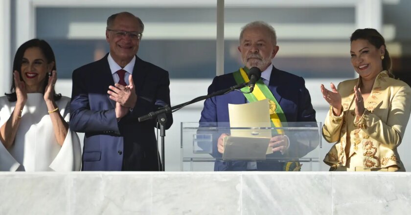 No parlatório, Lula reassume compromisso de cuidar dos brasileiros