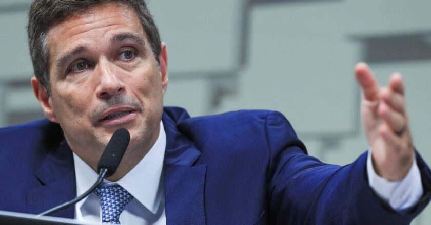 Comissão do Senado aprova convite para que Campos Neto explique juros