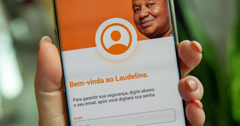 Aplicativo para domésticas pode ser acessado por celular ou computador