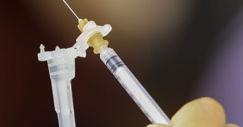 Força-tarefa irá vacinar 8 mil indígenas em áreas de difícil acesso