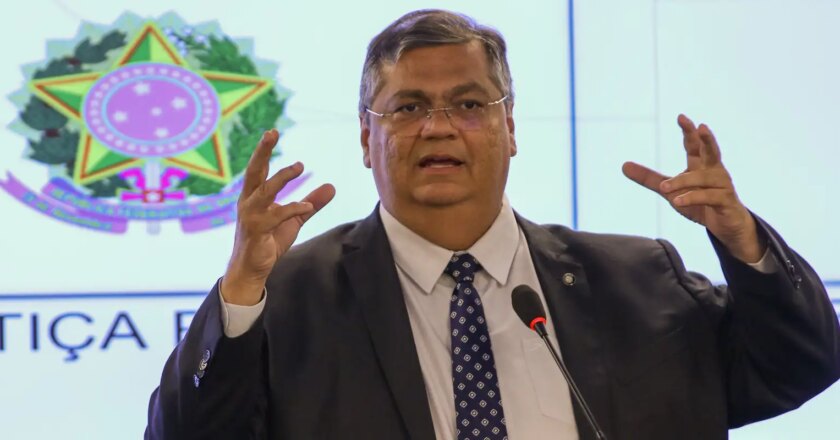 “Acabou o liberou geral de armas de fogo no Brasil”, afirma Dino