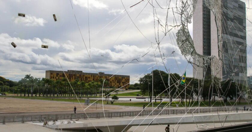 Congreso aprueba intervención en Brasilia tras ataques golpistas