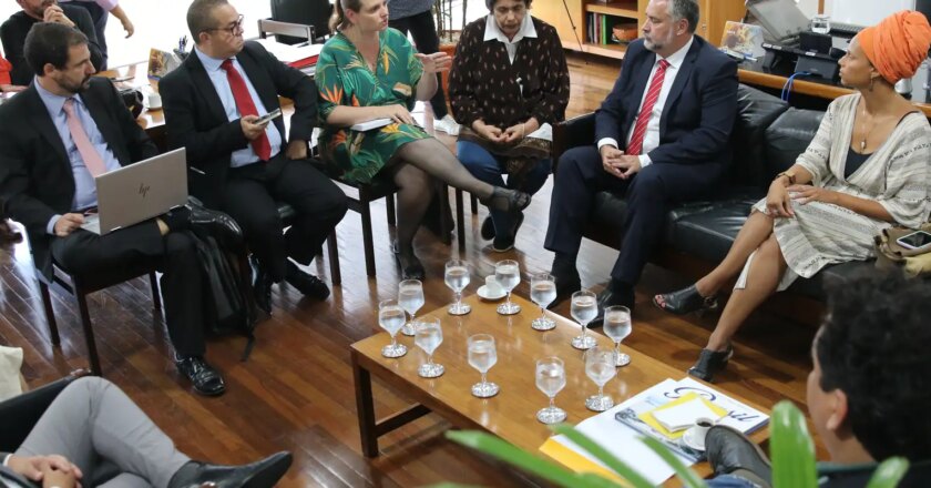 Entidades querem federalizar apuração de agressões contra jornalistas