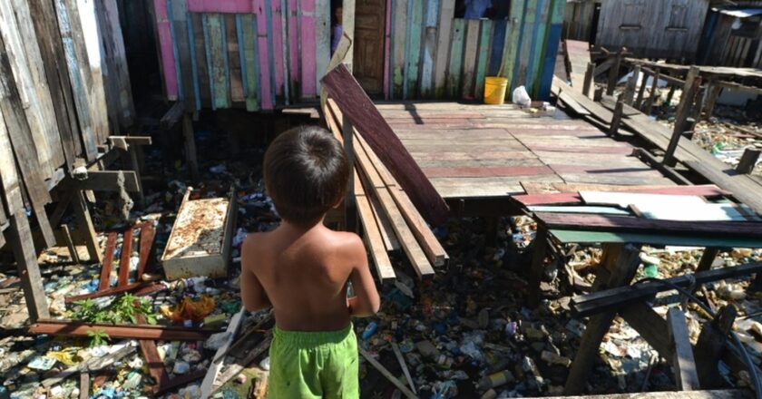 Pesquisa constata que retirada de verbas fragiliza assistência social