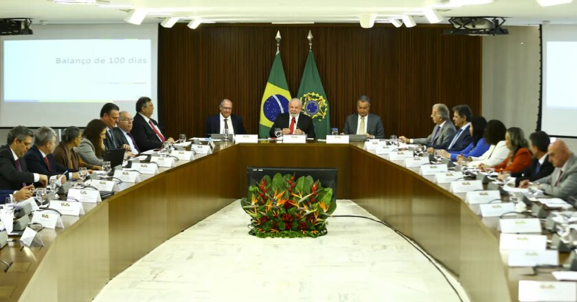 Brasil vai crescer mais que os pessimistas estão prevendo, diz Lula