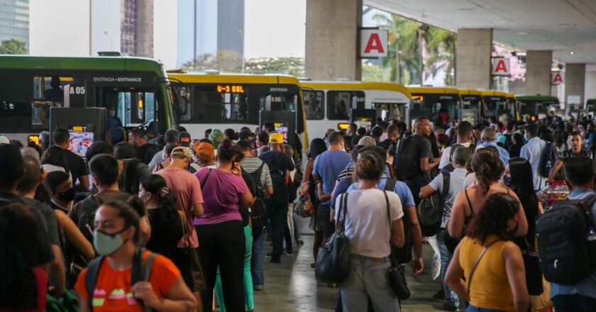 Taxa média de desocupação em 2022 ficou em 9,3%, diz IBGE