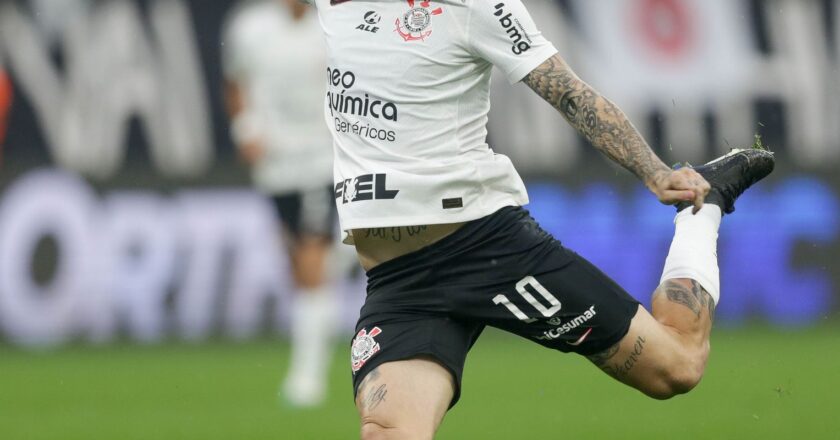 Corinthians faz 2 a 0 no Fluminense e deixa Z4 do Brasileirão