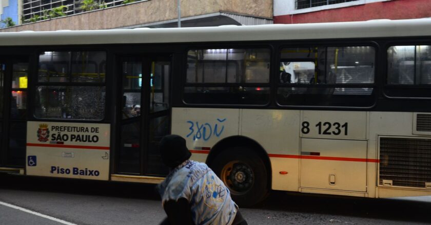 Dez anos após protestos, prefeitura de SP estuda adoção de passe livre