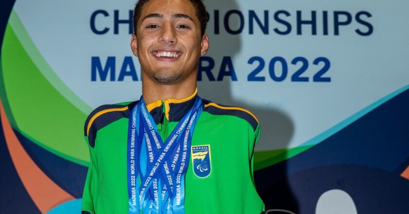 Promessa da natação paralímpica quer seguir legado de Daniel Dias