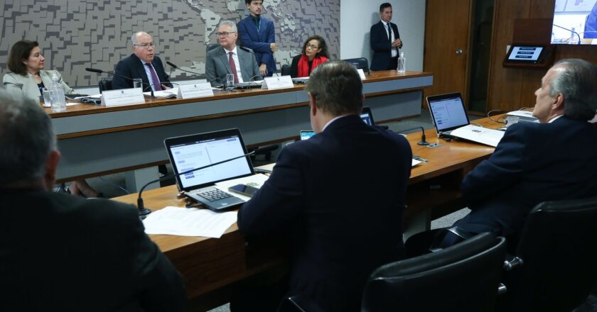 Brasil condena invasão da Ucrânia, mas é contra isolamento da Rússia