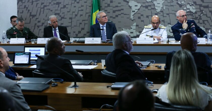 Múcio defende que para entrar na política militar deve deixar a Força